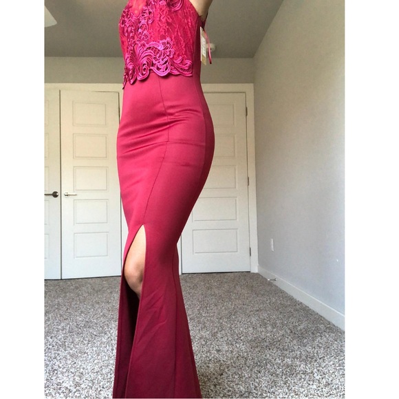 🛑❌ SOLD❌🛑Red lace fishtail Occasion Dress🔥🔥 - Picture 2 of 7